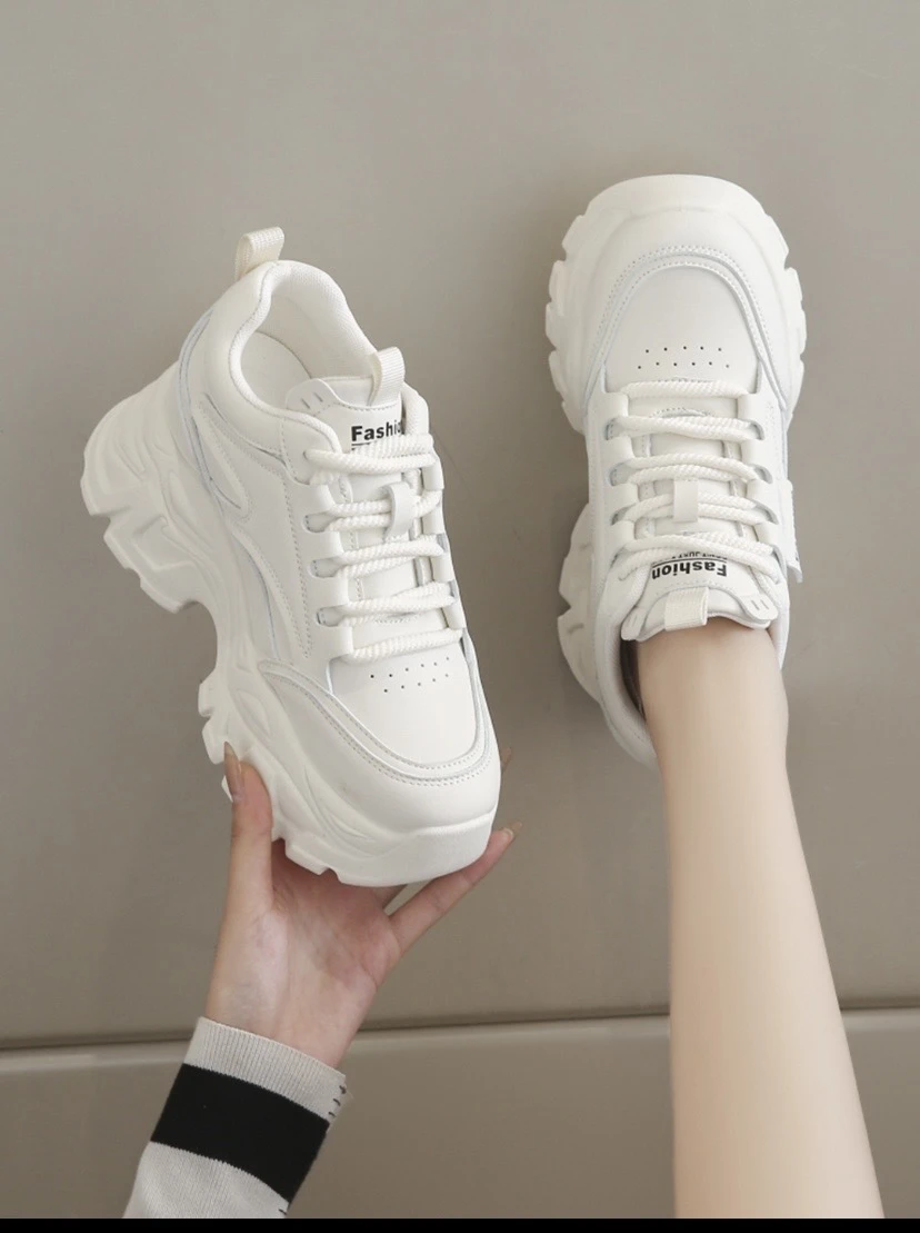 Ayollar oyoq kiyimlari