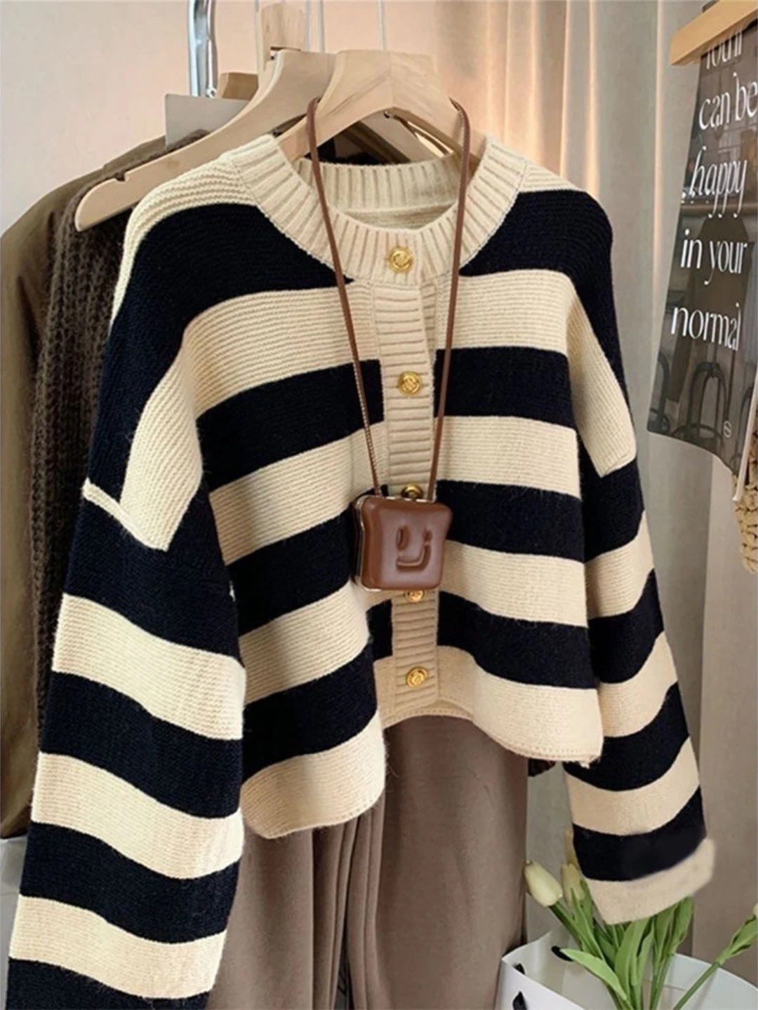 Zamonaviy ayollar kardigani – qalin chiziqli va issiq jemfer rasm 4